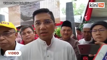 Sekarang bukan masa sesuai desak Dr M letak jawatan - Azmin