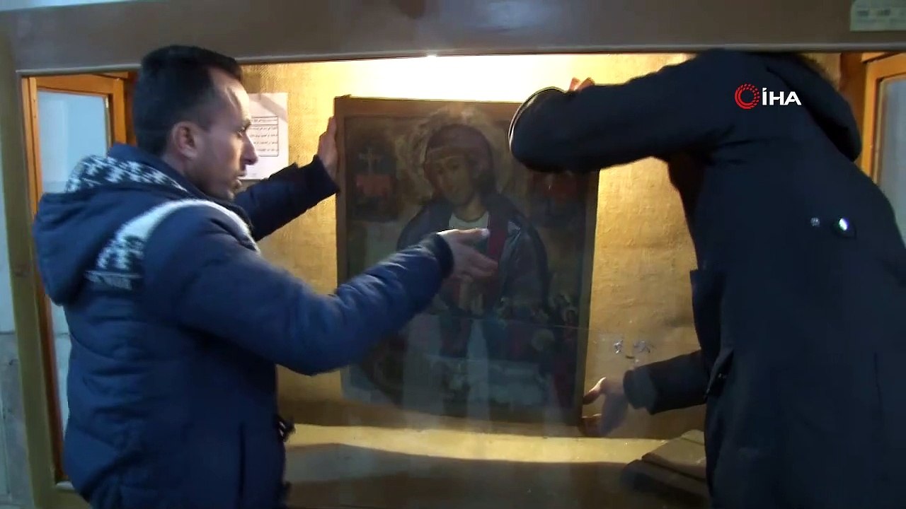 - Tarihi İdlib Müzesi bombaların hedefi oldu- İdlib Müzesi’nde birçok tarihi eserin tahrip olduğu öğrenilirken, müzede onarım çalışmaları başlatıldı