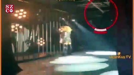 Çağla Şıkel podyumda ölümden döndü!