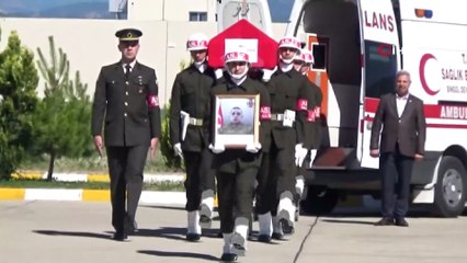 Çöp dökmeye giderken şehit edilen askerin kanı yerde kalmadı