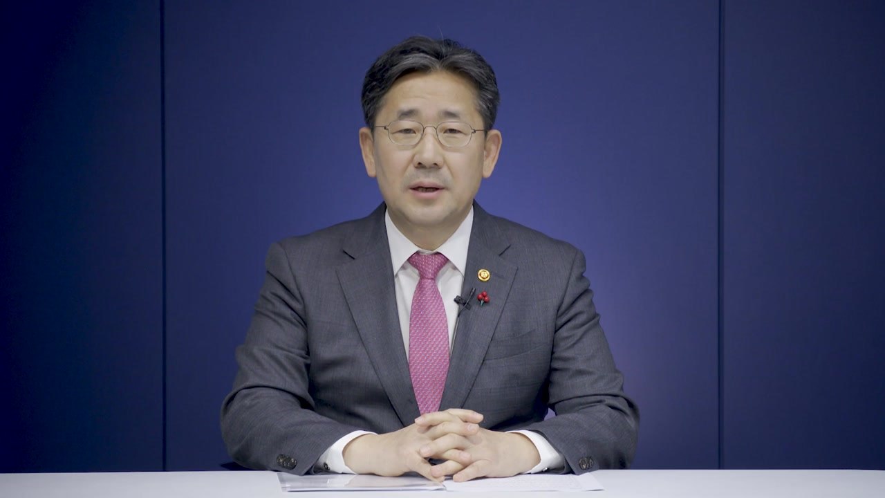 박양우 문체부 장관 "e스포츠 선수 보호 표준계약서 마련" / YTN