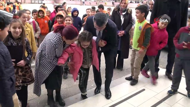 Serebral Palsi Hastası Kübra, karnesini almaya başkanın makam aracıyla gitti