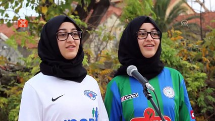 Centilmenlik ruhunu ön plana çıkarmak için 18 takım formasıyla türkü söylediler