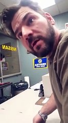 A reação de um homem ao descobrir que vão ter trigémeos