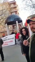 Venezolano humilla a «un par de tontos» comunistas españoles que defienden a Maduro