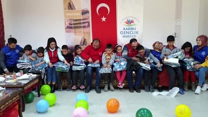 Gençlik Merkezi'nde öğrencilere sürpriz karne hediyesi