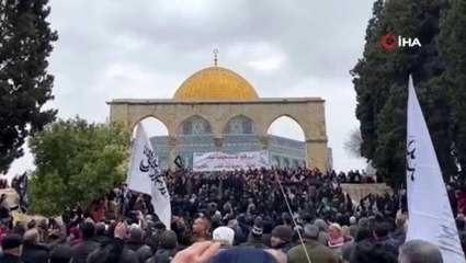 Filistinliler Mescid-i Aksa'da İsrail'i protesto etti