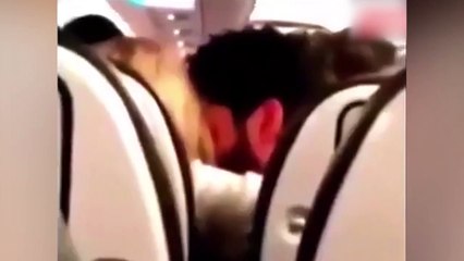 Youtube yakışıklı oyuncunun bu öpüşmesini müstehcen buldu