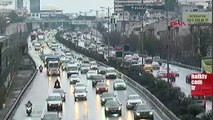 İstanbul trafiği cuma iş çıkışı ile yağış birleşince felç oldu - 17 Ocak 2020