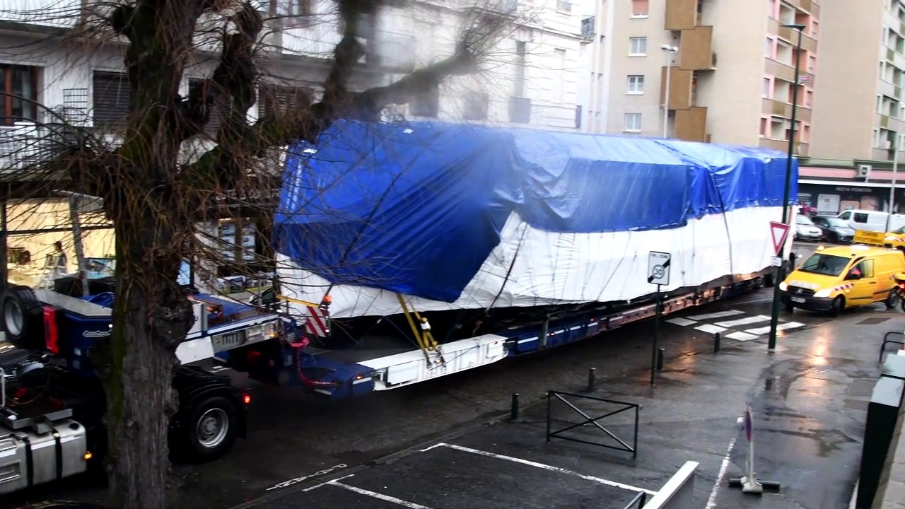 Convoi exceptionnel : l'Amiral bloqué à Aix-les- Bains