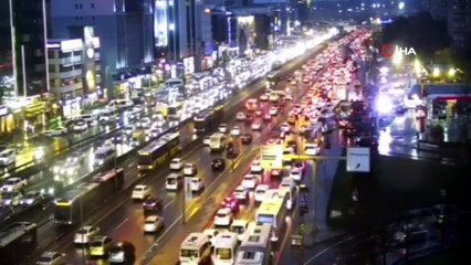 İstanbul’da yarıyıl tatili ve olumsuz hava trafiği kilitledi