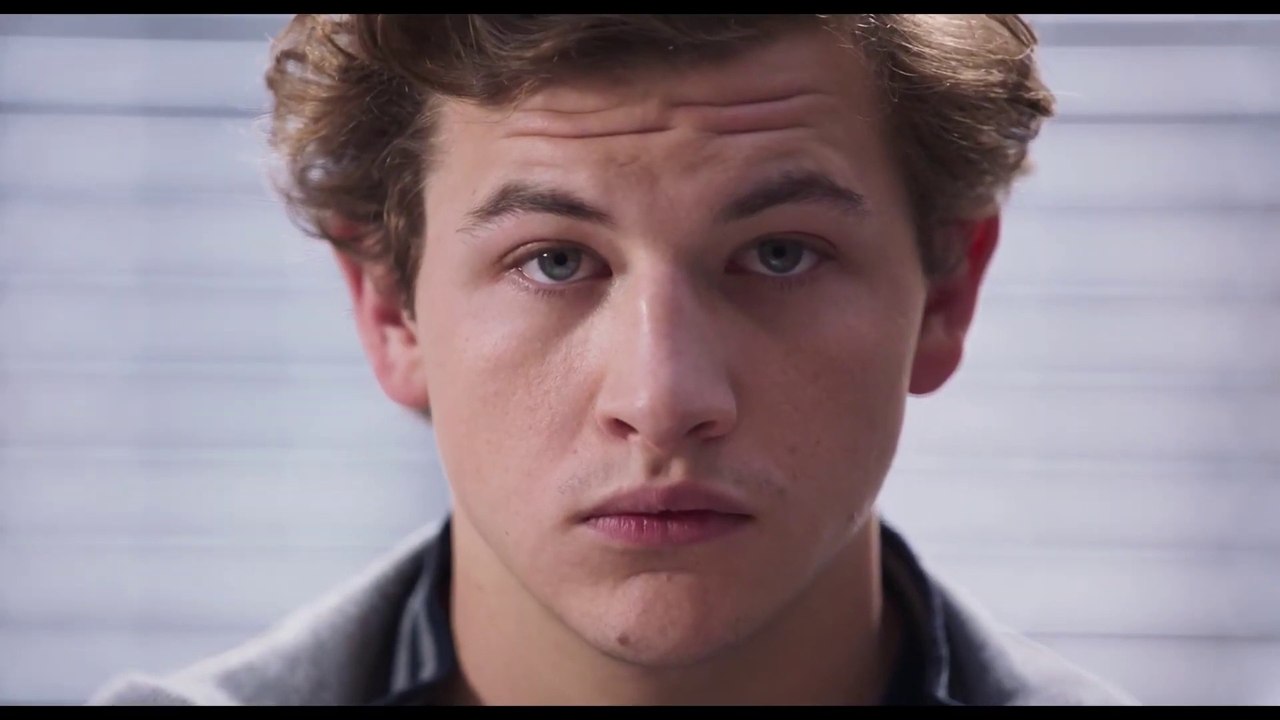 the_night_clerk_official_trailer_2020_tye_sheridan_ana_de_armas