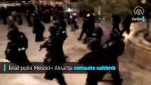 İşgalci İsrail polisi Mescid-i Aksa'yı basarak cemaate saldırdı