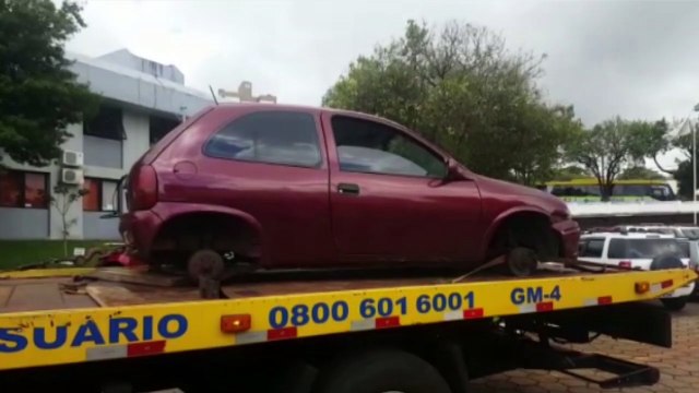 Sem rodas e bateria, carro furtado é encontrado na BR-369