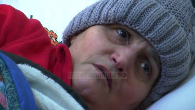 Gruaja e pastrehë kërkon ndihmë/ Tërmeti i shkatërroi shtëpinë, po lufton edhe me sëmundjen