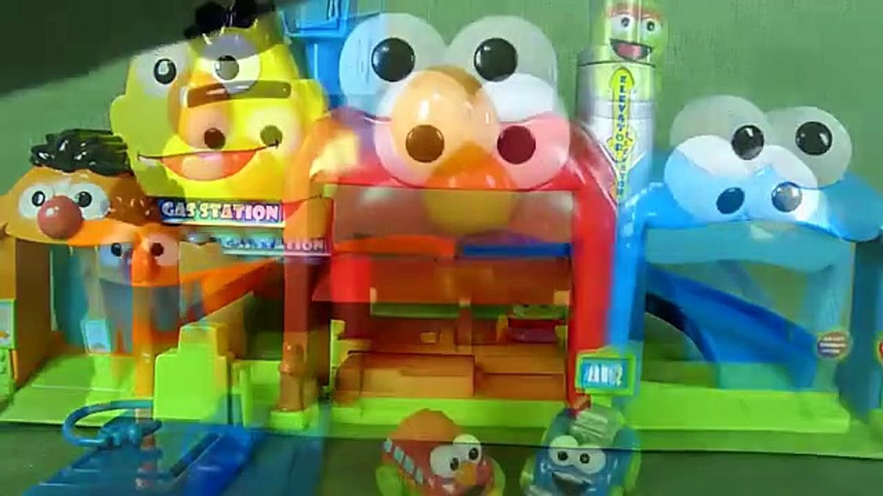 Sesame Street Giggle 'N Go Garage with Elmo and Cookie Monster Cars-