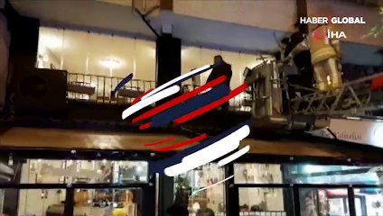 Bayrampaşa'da hareketli dakikalar! Palayla kafeye daldı