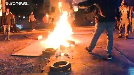 متظاهرون يقطعون الطرق الرئيسية في لبنان مع دخول الحراك الشعبي شهره الرابع