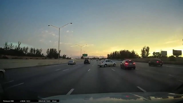 Ce conducteur réussit l'impensable sur l'autoroute et évite le pire