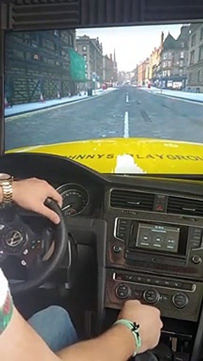 Ce gamer a installé un habitacle de Golf pour jouer à son jeu de voiture péféré