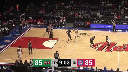 Big dunk from Deng Adel