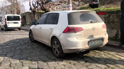 Namaz kıldığı sırada otomobilinden telefon ve tabletini çaldılar