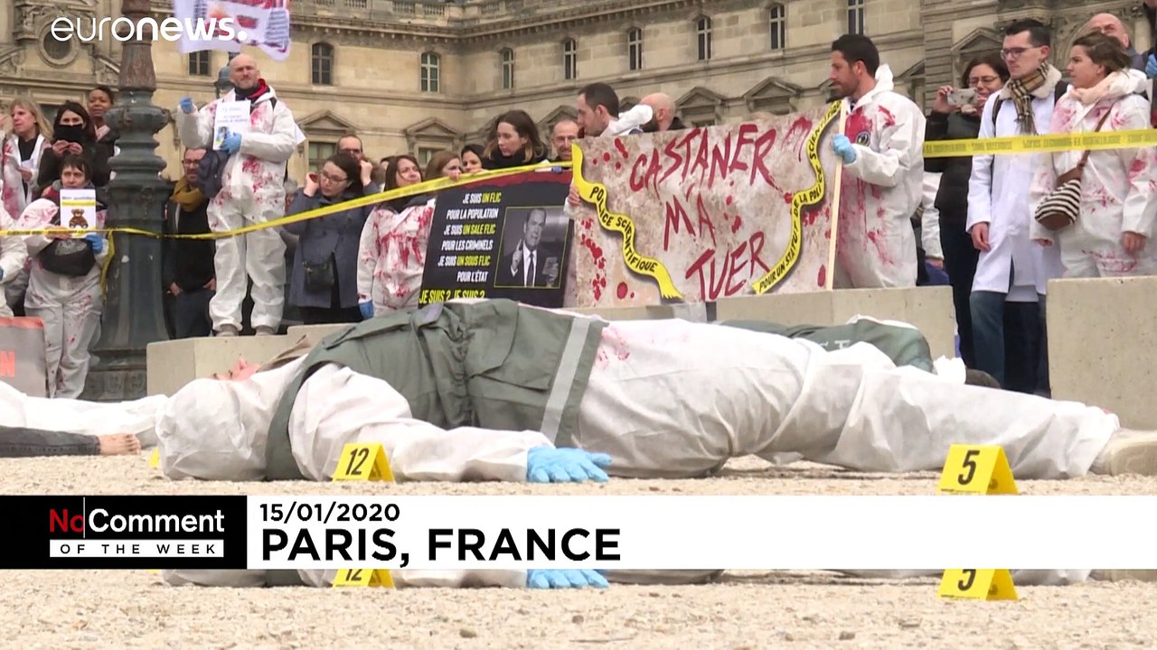 Die Bilder der Woche: Klettermaxe in Paris, Tauchen im Ganges
