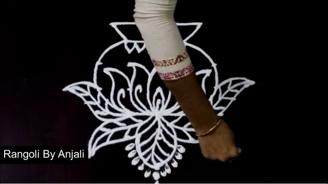 Best Pongal Rangoli 2020 || Pongal Pot Kolam || Sankranthi muggulu Special Pot Rangoli With Dots