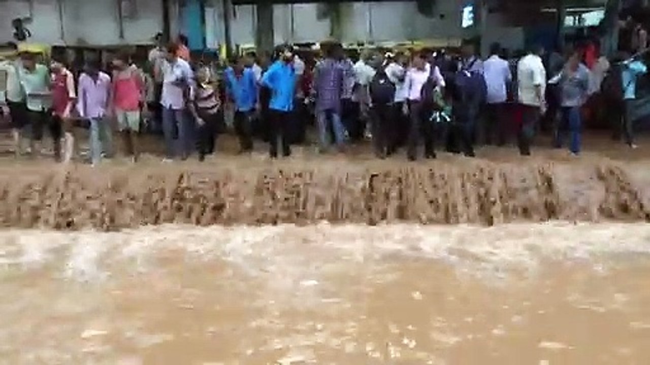 HEAVY RAIN IN MUMBAI - trains still working and...