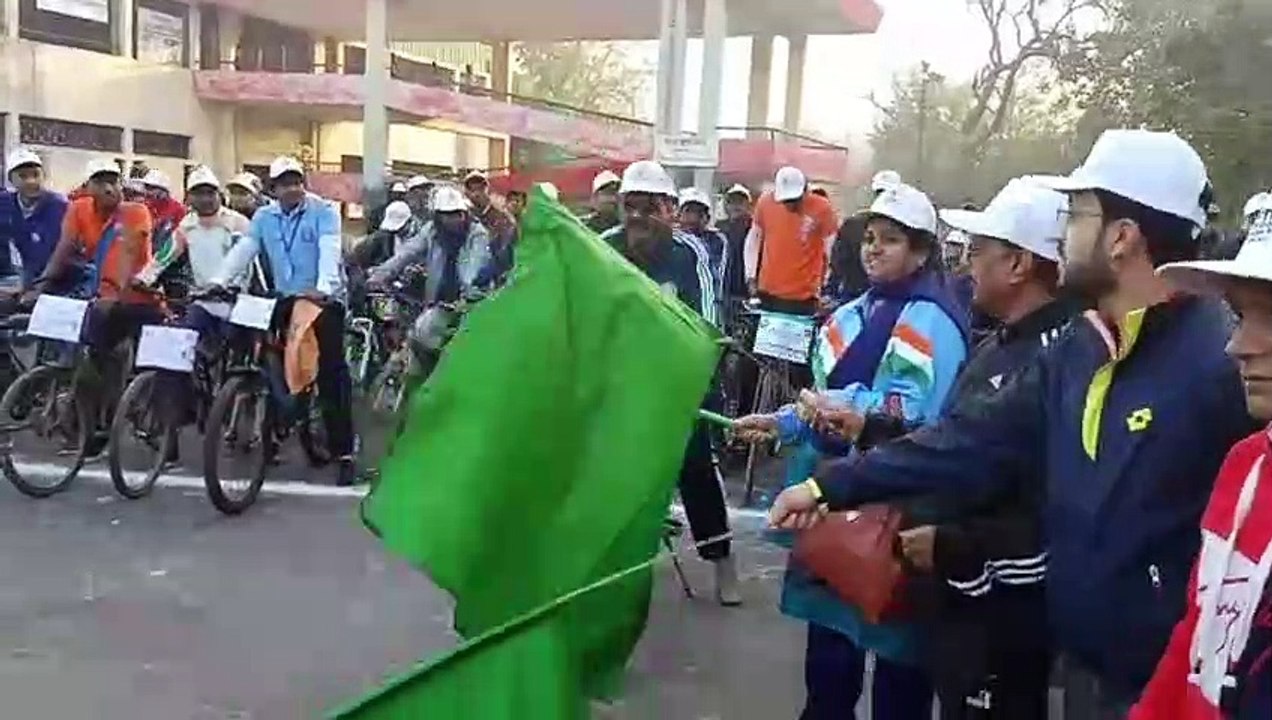 फिट इंडिया के तहत साइक्लोथॉन  का आयोजन, एसडीएम ने भी चलाई साइकल