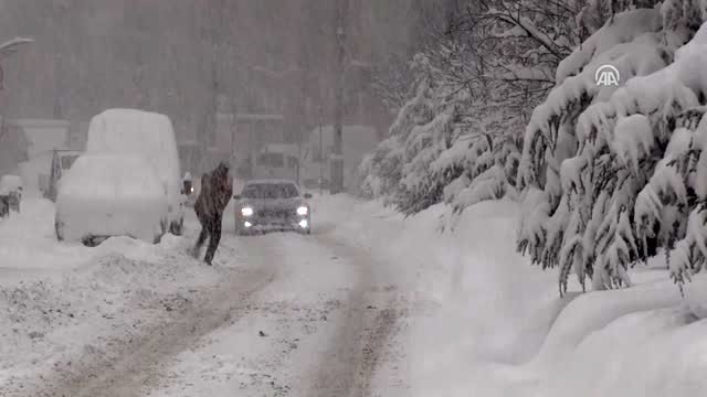 Doğu'da kar yağışı nedeniyle 491 yerleşim birimine ulaşım sağlanamıyor