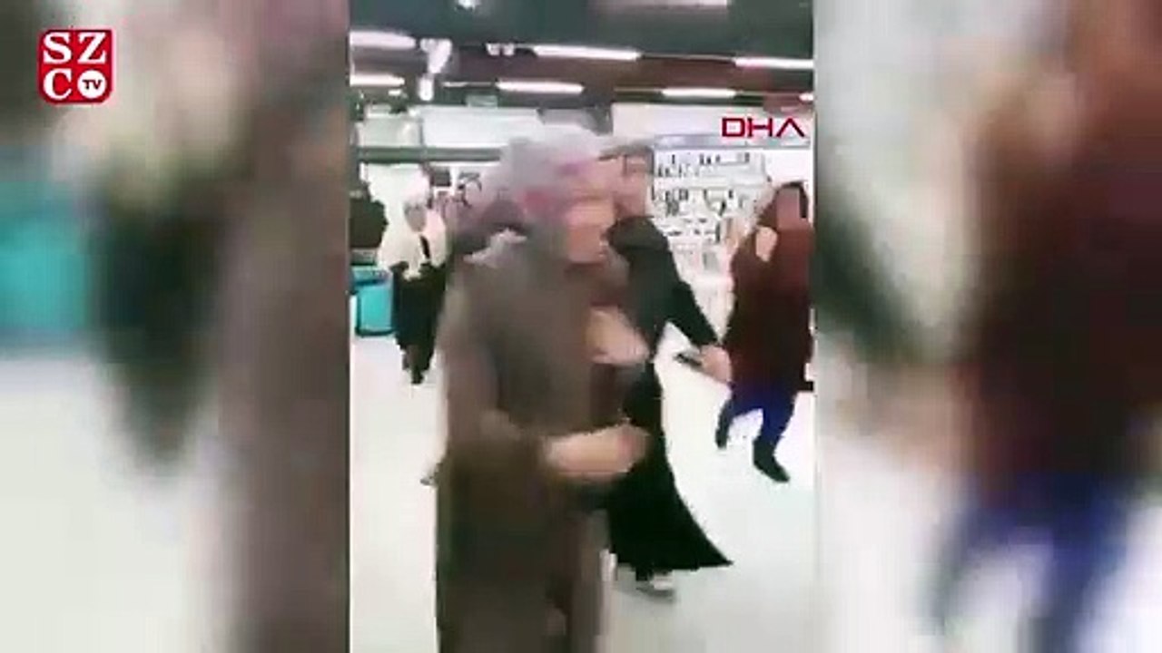 Alışveriş merkezi açılışında izdiham