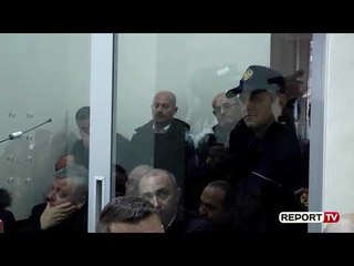 Banesat e dëmtuara nga tërmeti/ Lihen në burg ish-kryekomunarët e Farkës e Kasharit dhe 5 të tjerë