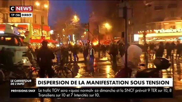 Plusieurs incendies éclatent sur le parvis de la Gare de Lyon à Paris à la fin de la manifestation des Gilets Jaunes