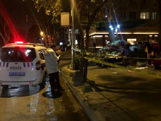 Kadıköy'de sokak ortasında dehşet: Annesi ve eşini öldürdü