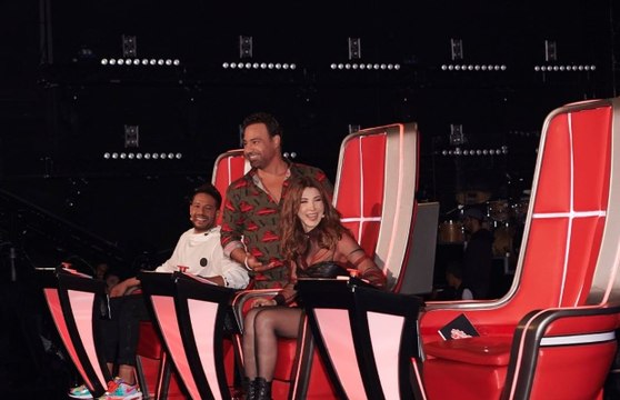 هستيريا ضحك بعد تقليد عاصي الحلاني لنظرات نانسي عجرم بطريقة ساخرة