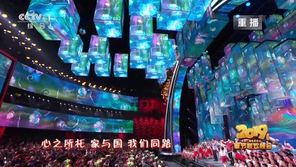 [2019央视春晚]歌舞《我奋斗我幸福》演唱成龙中国香港陈伟霆中国香港邓伦字幕版