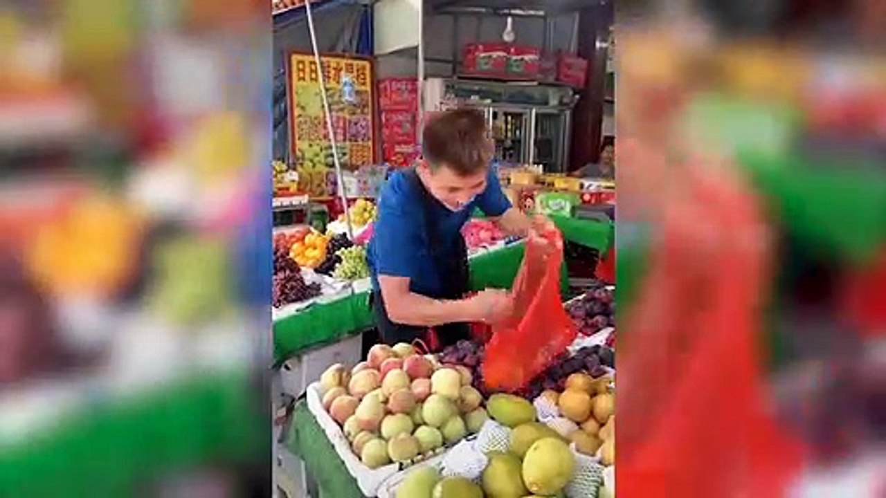 为了卖万博榴莲也是绞尽脑汁