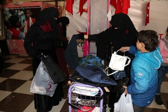 Güvenli bölgelere göç eden sivillere 'Sevgi Butik' desteği