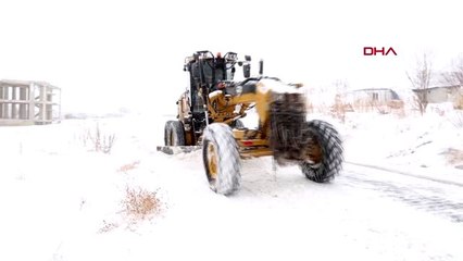Van'da kardan kapanan yollar açılıyor