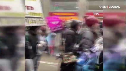 Binlerce kadın Trump'a karşı yürüdü