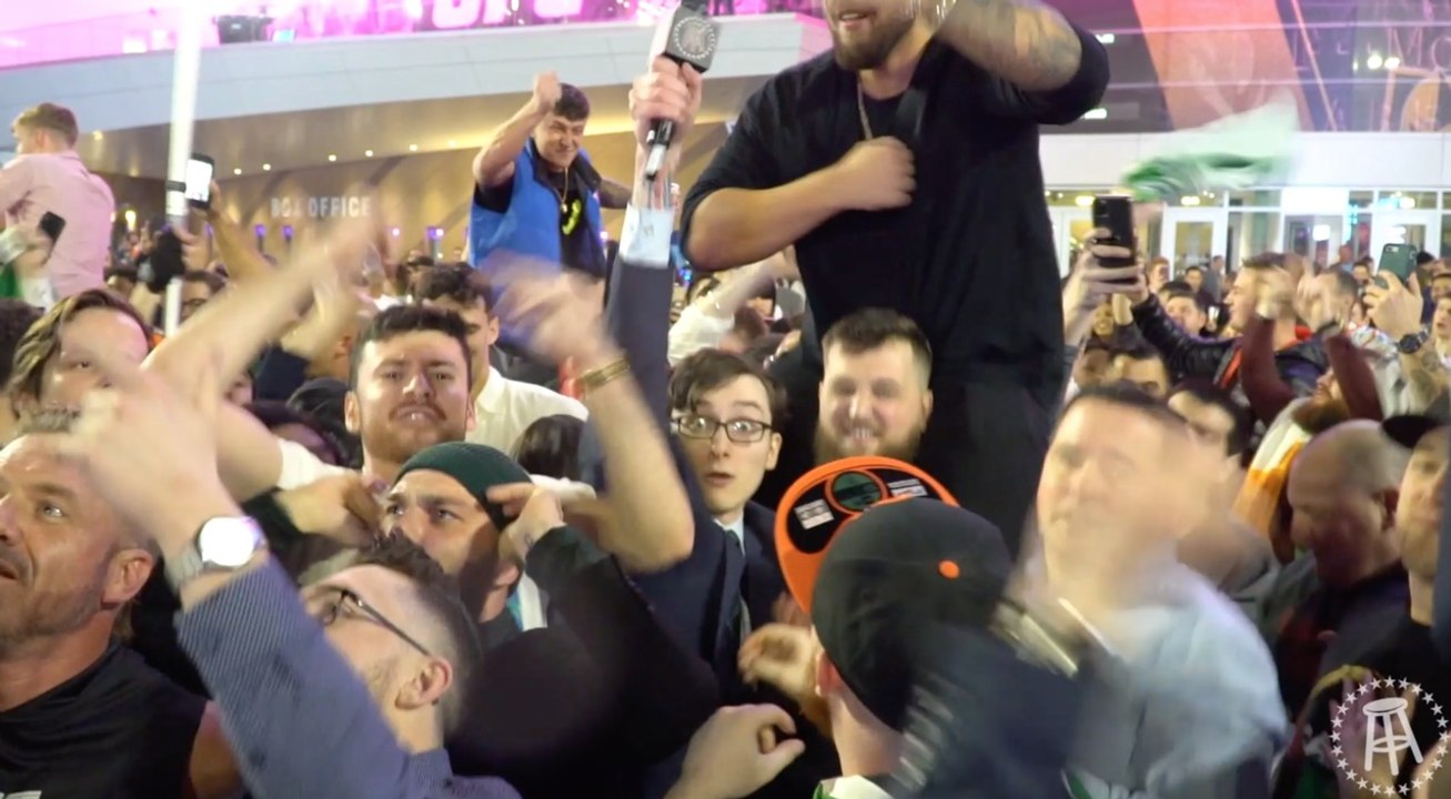 Conor McGregor Fans Celebrate His First Round K...