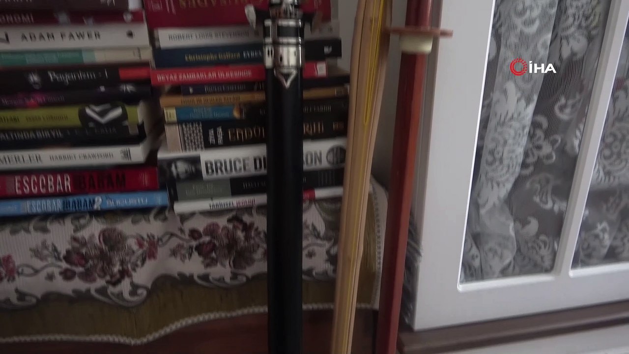 10 parmağında 10 marifet olan Başhekim... Eelektro gitar ve bateri çalıyor, kitap yazıyor, iki dil biliyor ve Kendo ile uğraşıyor