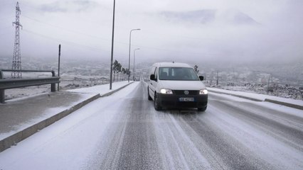 Reshje dëbore dhe ngrica/ Bulqizë, probleme në qarkullimin. Disa fshatra pa energji