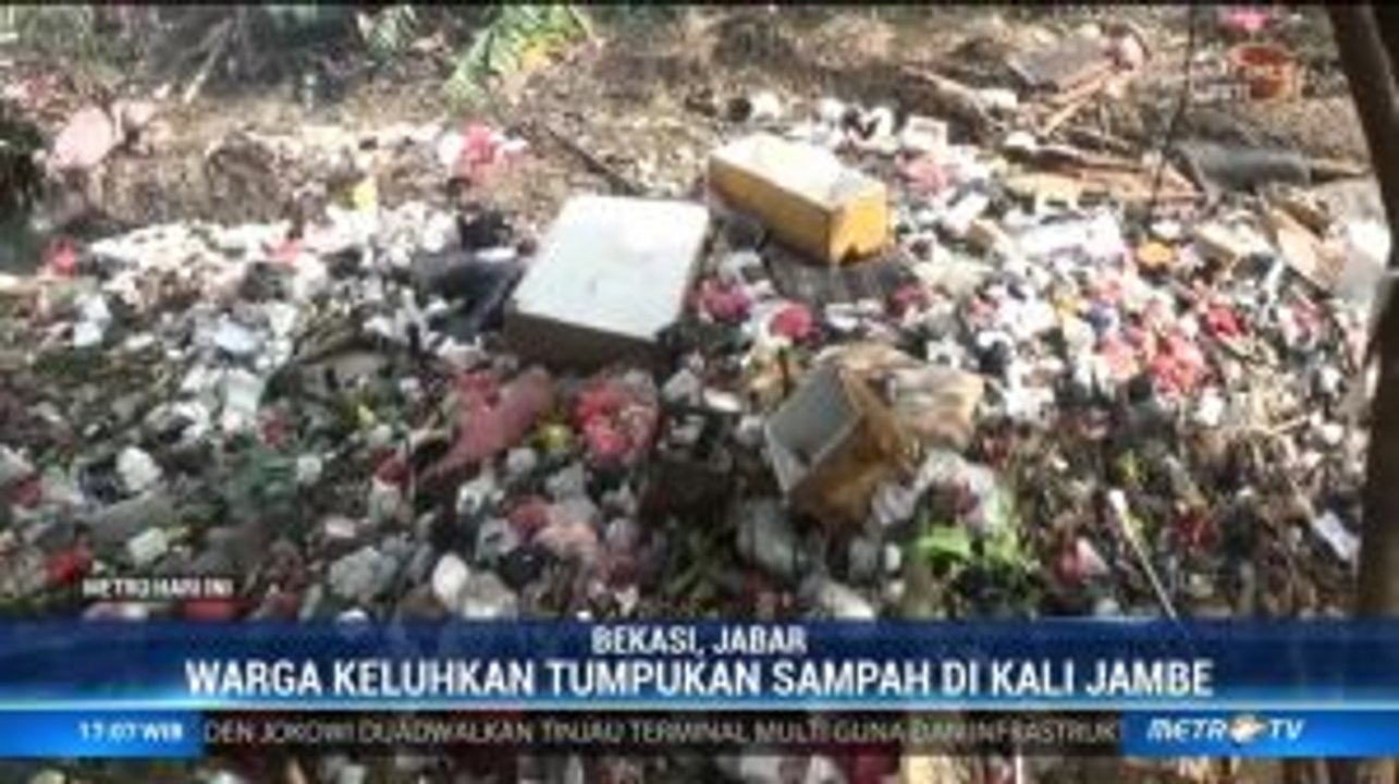 Warga Keluhkan Tumpukan Sampah di Kali Jambe