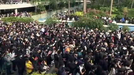 Hong Kong: ancora caos, gas lacrimogeni e arresti