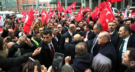 Cumhurbaşkanı Erdoğan, Berlin'de Türklerin sevgi gösterileriyle karşılandı