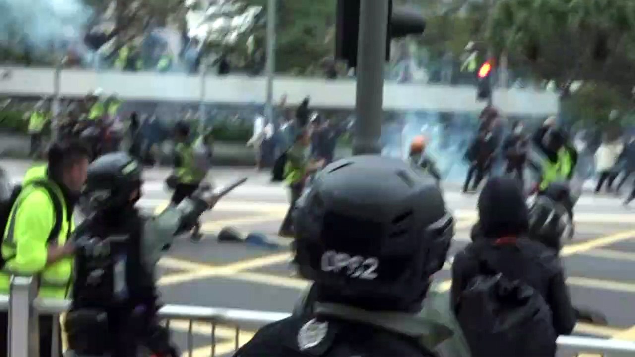 Hongkong: Polizei geht gegen Demokratie-Aktivisten vor