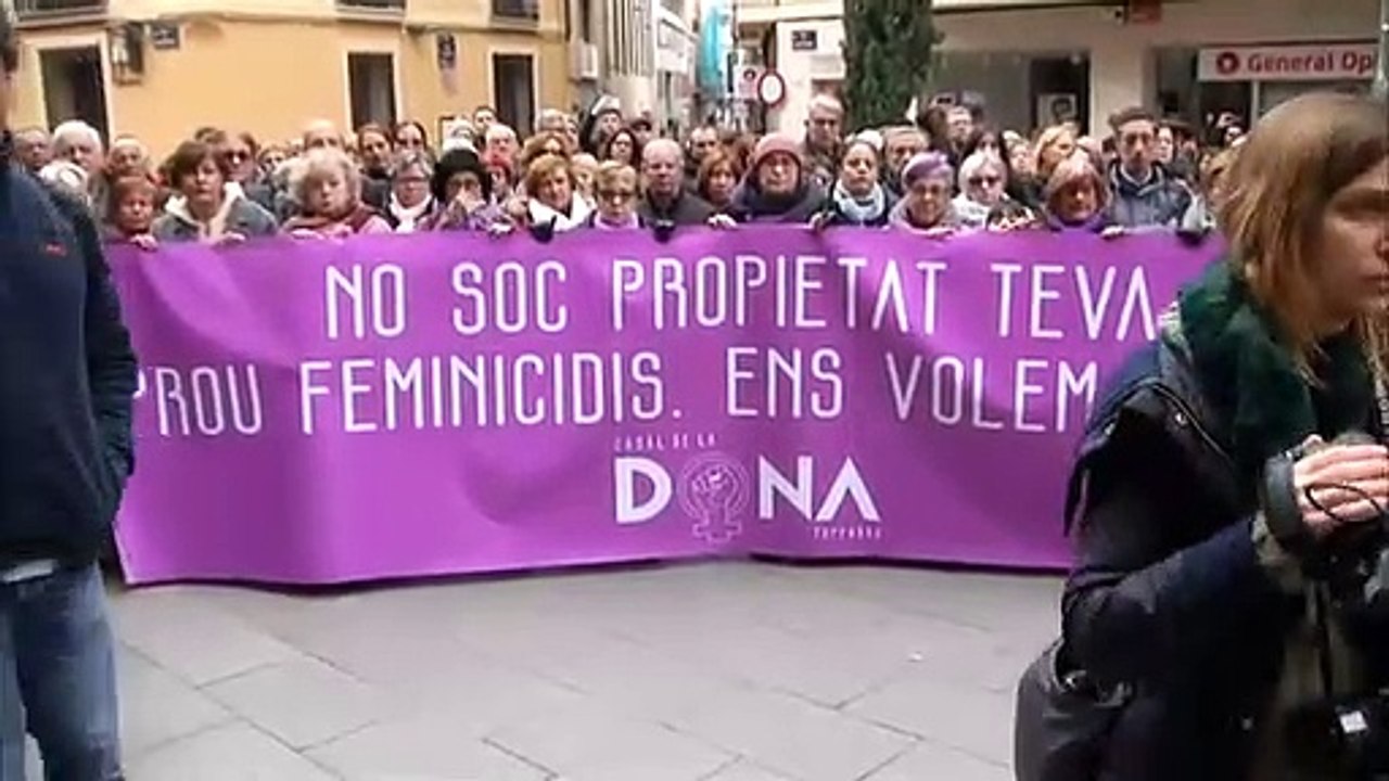 Minuto de silencio en Terrassa por el asesinato de una mujer a manos de su expareja