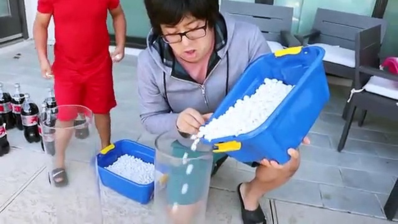 Science Experiment Coca Cola vs Mentos